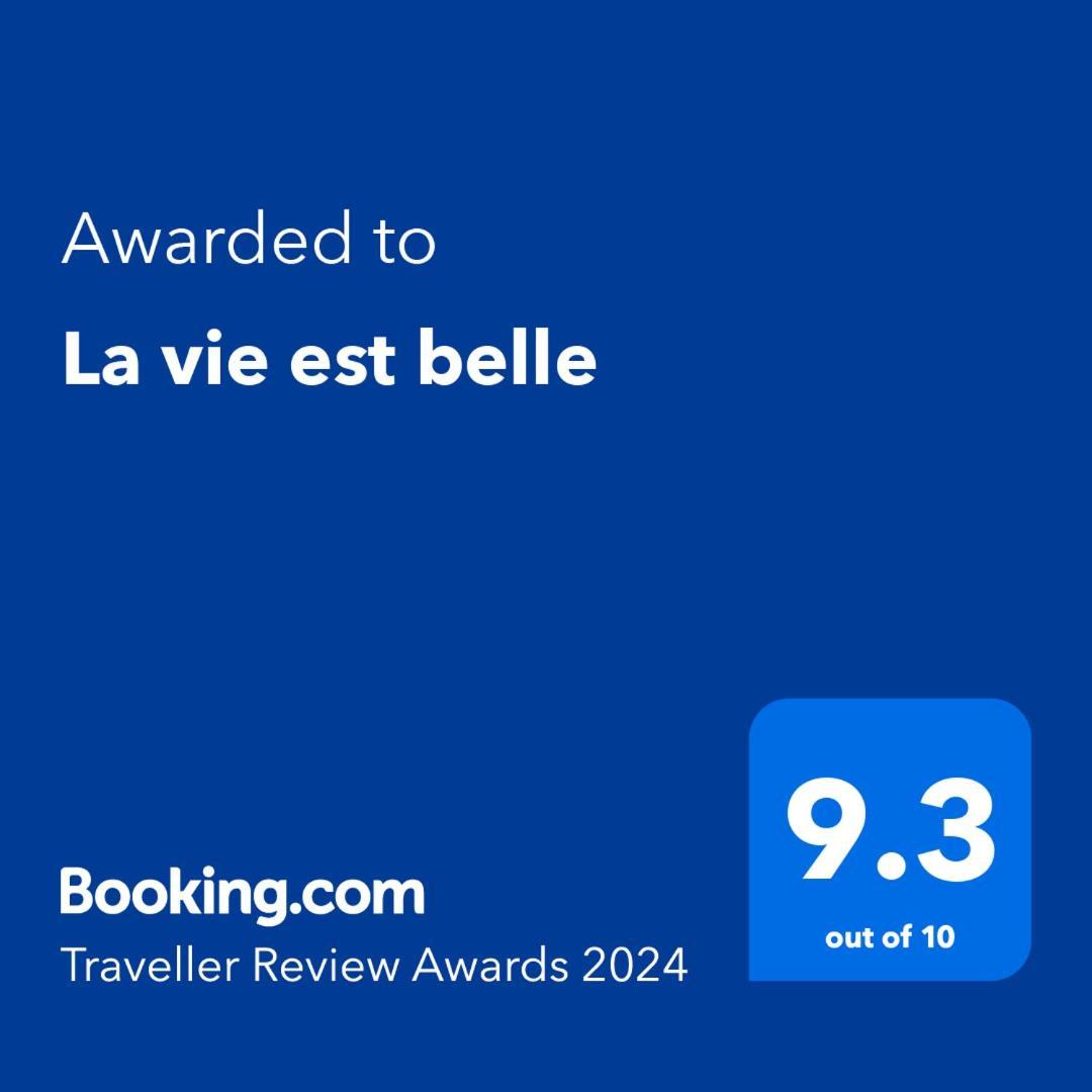 Апартаменты La Vie Est Belle Бухарест Экстерьер фото